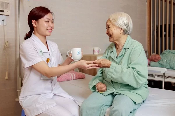 hoc-cham-soc-nguoi-cao-tuoi-tai-nha học chăm sóc người cao tuổi tại nhà