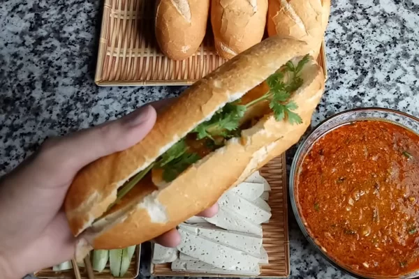 Nước xốt nhân bánh mì đậm đà hấp dẫn