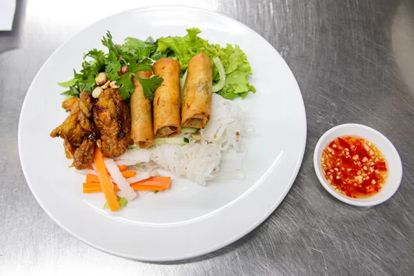 venus-bun-thit-nuong-cha-gio