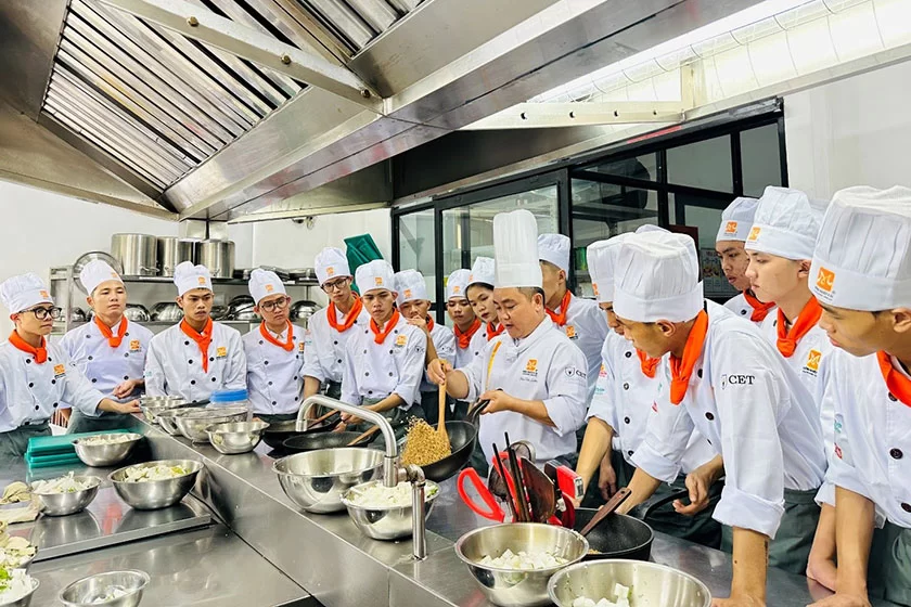 hinh-anh-lop-hoc-thuc-te-khoa-hoc-bep-phu-05 hình ảnh lớp học thực tế Khóa Học Bếp Phụ 05