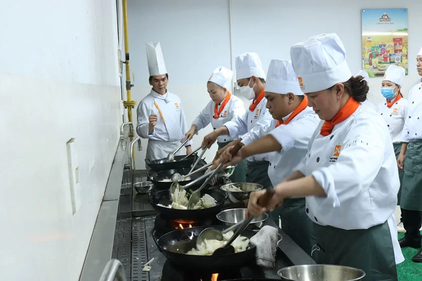 hinh-anh-lop-hoc-thuc-te-khoa-hoc-bep-phu-07 hình ảnh lớp học thực tế Khóa Học Bếp Phụ 07