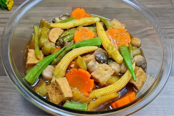 Rau củ kho chay là món ăn đơn giản