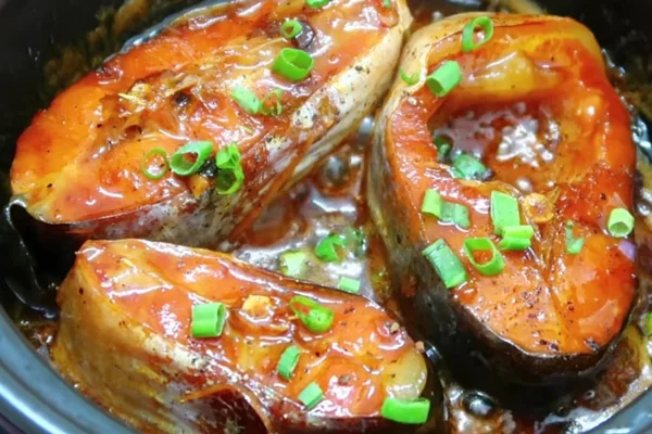 Cá ba sa kho riềng là món kho đơn giản