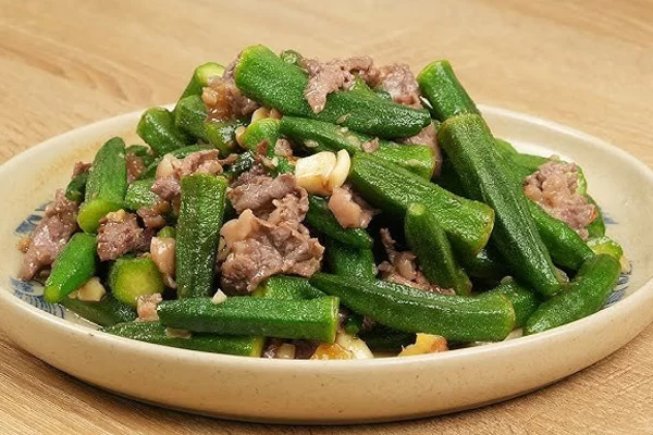 cách xào đậu bắp với thịt bò