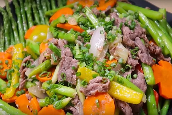 Gầu Bò Xào Rau Củ