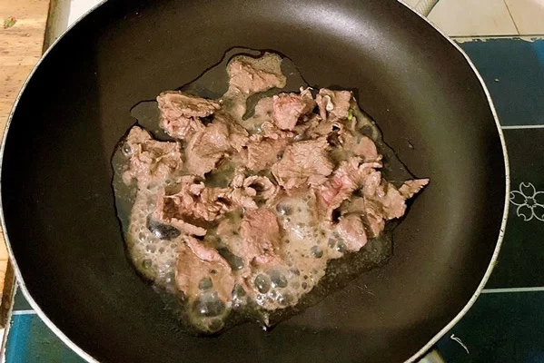 Làm Sao Để Thịt Bò Xào Không Bị Dai?