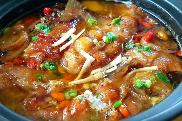 Món cá kho riềng sả tuy đơn giản