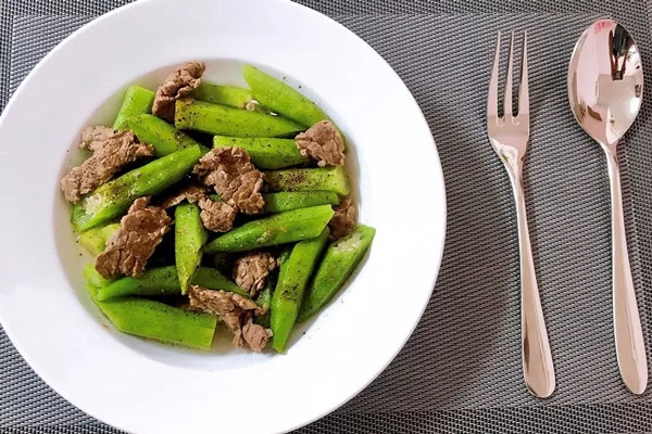 Món thịt bò xào đậu bắp bạn nên thưởng thức khi còn nóng