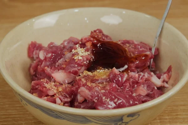 Ướp thịt để thịt ngấm gia vị