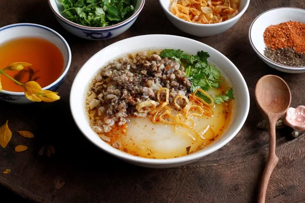 Bánh đúc nóng ăn ngon nhất khi vừa nấu xong