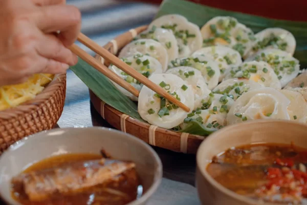 Vì Sao Bánh Căn Được Yêu Thích?