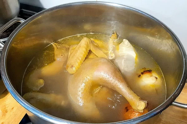 Bí Quyết Luộc Gà Không Bị Nứt Da Là Gì