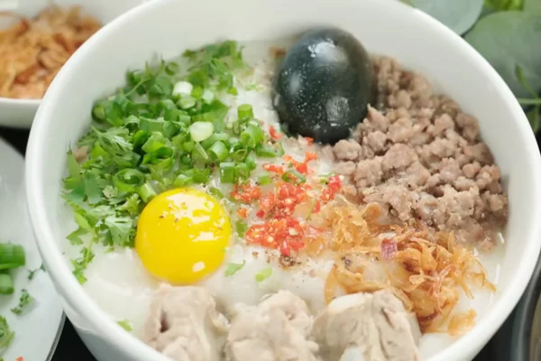 Tô cháo sườn thơm ngon, bổ dưỡng