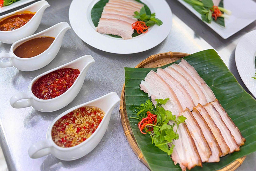 hinh-anh-chuyen-de-banh-trang-cuon-thit-heo-bun-mam-da-nang-06 hình ảnh lớp học Chuyên Đề Bánh Tráng Cuốn Thịt Heo - Bún Mắm Đà Nẵng 06