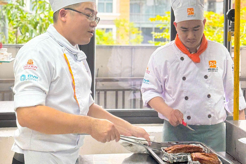 hinh-anh-chuyen-de-banh-trang-cuon-thit-heo-bun-mam-da-nang-08 hình ảnh lớp học Chuyên Đề Bánh Tráng Cuốn Thịt Heo - Bún Mắm Đà Nẵng 08